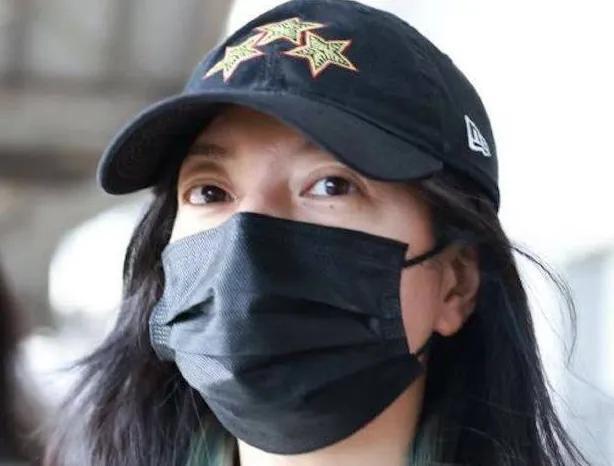 線上賭場：趙薇被強制執行，近況滄桑頹廢，細挖她的資産，早已窮途末路？