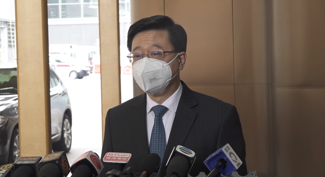李家超：考虑在香港冬季流感高峰期后取消“口罩令”
